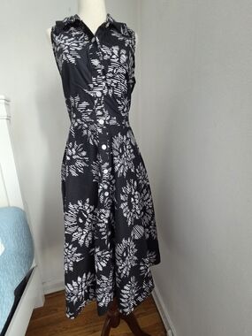 madison leigh Black and White Floral-Print Sleeveless Button Midi Dress